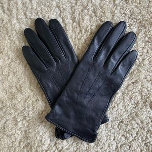 Women’s leather gloves